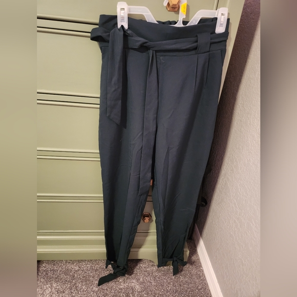 Cute paperbag pants never worn - Picture 6 of 14